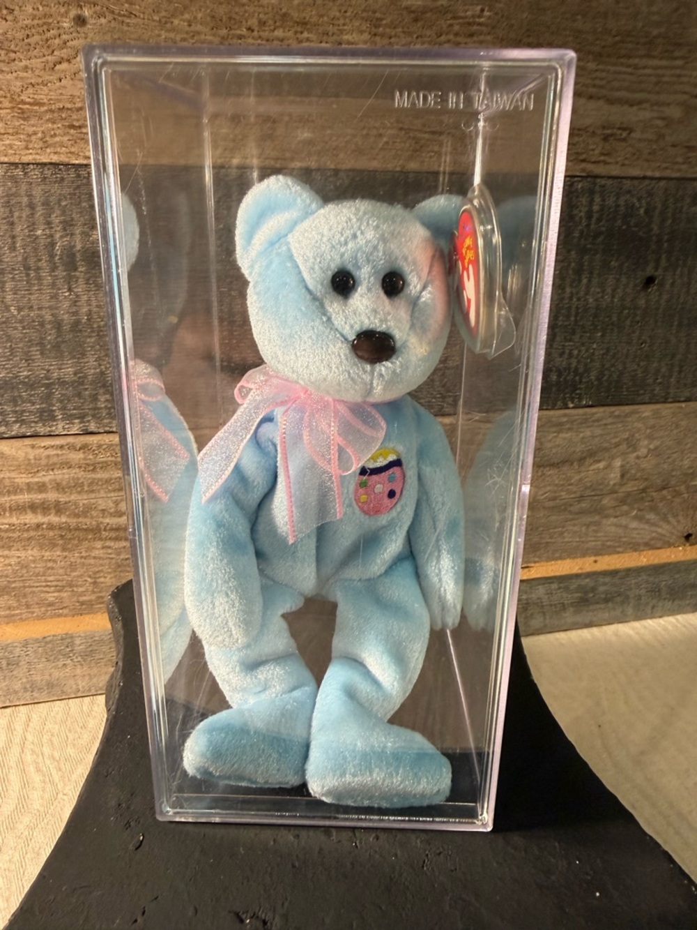 Ty Beanie Baby “Eggs 11” (2001) – Mint w/ Tag & Display Case